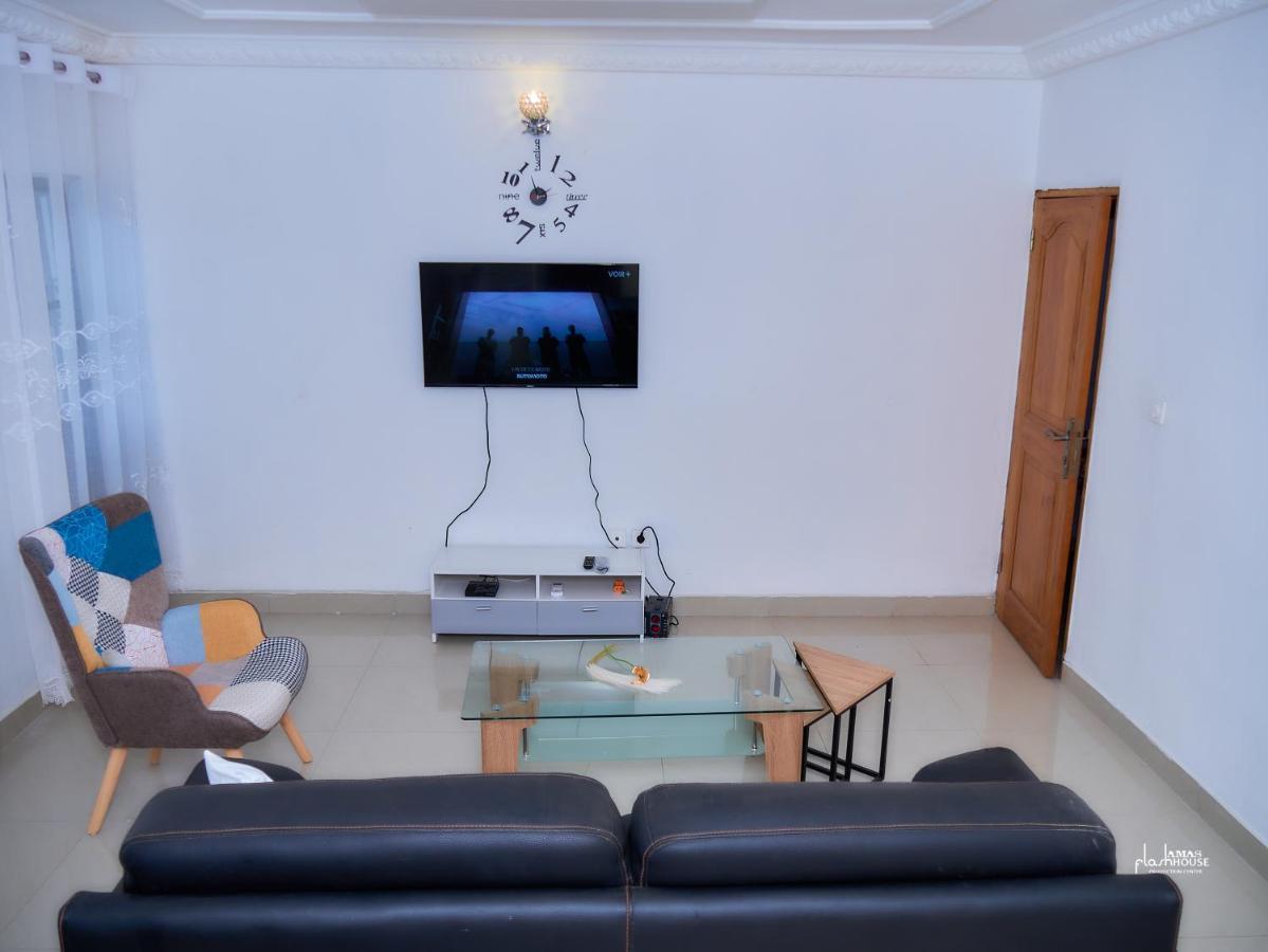 Naiveli-Palm Appartement Meuble Sobre Et Chic Douala Exterior photo