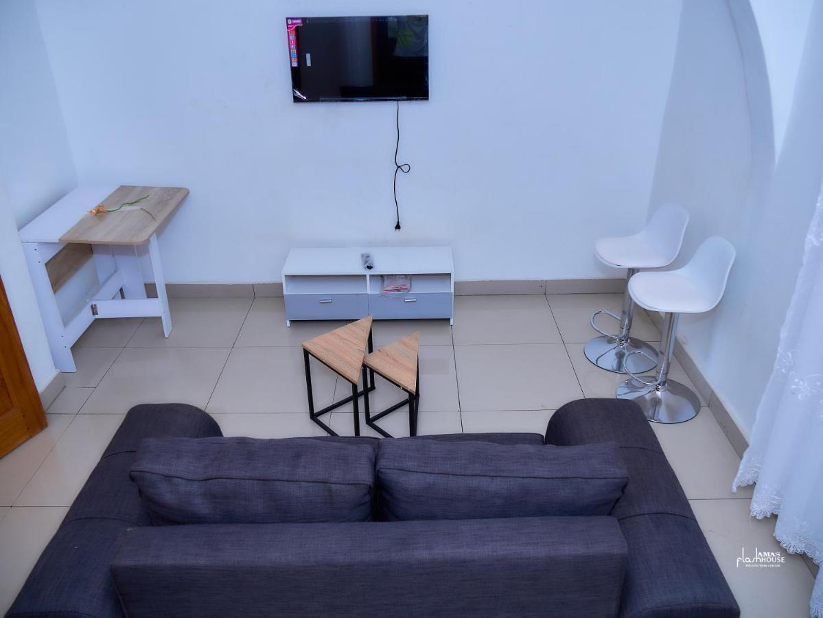 Naiveli-Palm Appartement Meuble Sobre Et Chic Douala Exterior photo