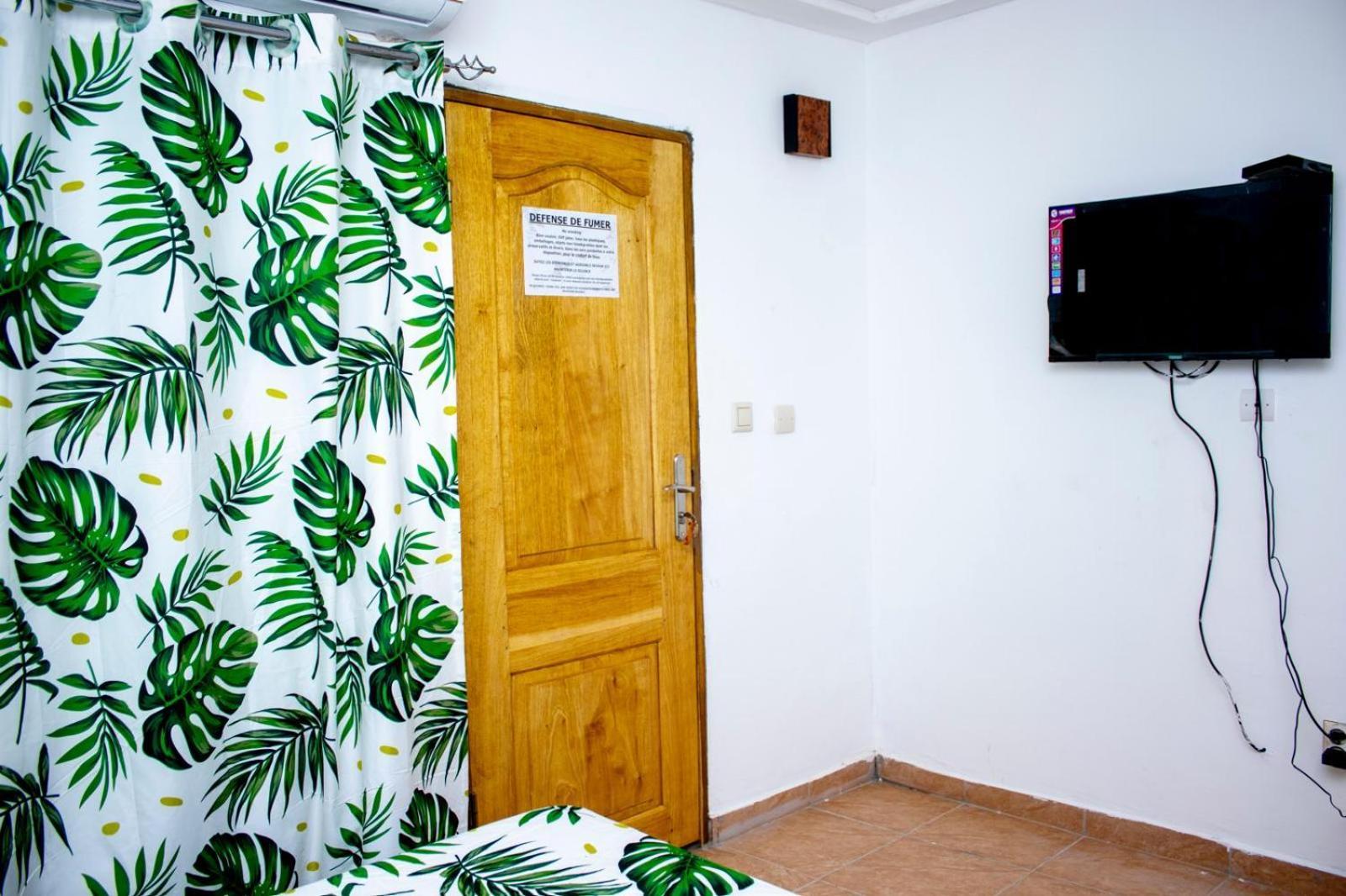 Naiveli-Palm Appartement Meuble Sobre Et Chic Douala Exterior photo